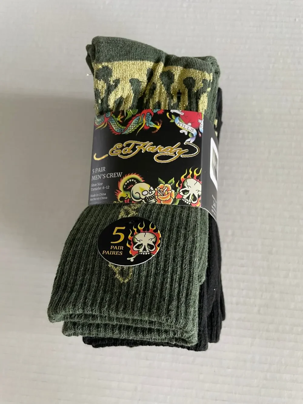 ADULT ED HARDY 5 PAIR BLACK & GREEN CREW SOCKS NEW